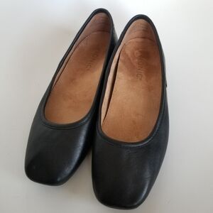 Vionic Womens Orinda Black Solid Leather Ballet Flats Slip On Dress Sz 5 Square